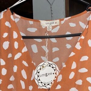NEW UMGEE v-neck dalmatian print romper in apricot